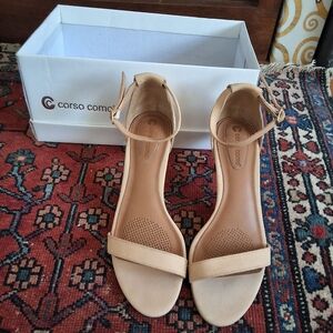 🌞🌸🌼🌻Corso Como Caitlyn Nude Sandals with Kitten Heel and Ankle Strap